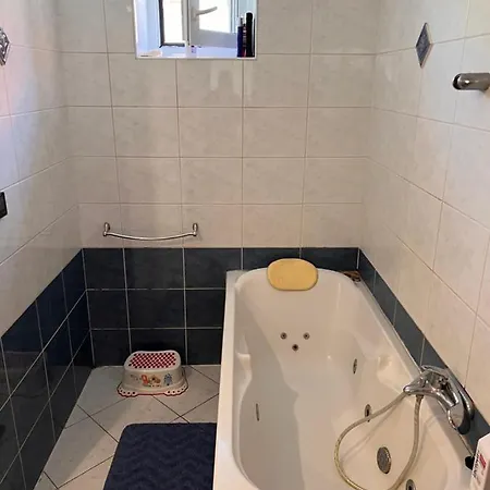 بيت للعطل Dom S Bazenom Štúrovo