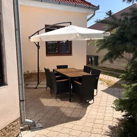Dom S Bazenom Štúrovo
